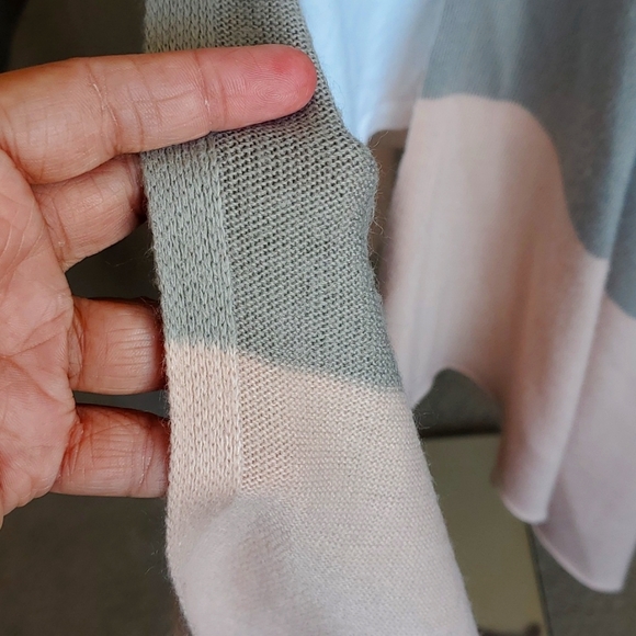 Women's Gray/Pink Long Cover Shawl (OS) - Picture 4 of 5